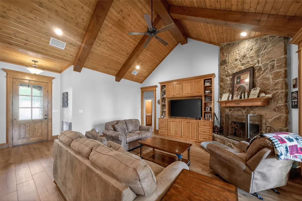 10227 County Road 4101 Frankston, TX 75763