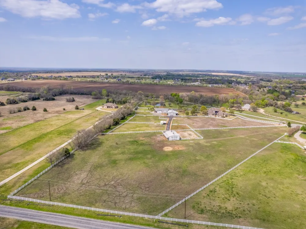 136 Parkside Court Gunter, TX 75058