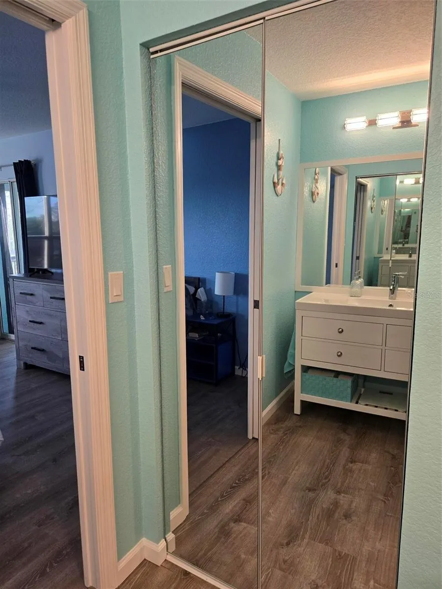 5725 GREENWOOD AVENUE #5201 North Port, FL 34287