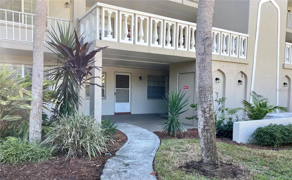 841 PATRICIA AVENUE #103 Dunedin, FL 34698
