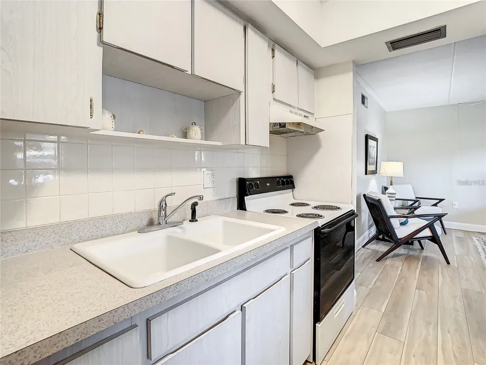 841 PATRICIA AVENUE #103 Dunedin, FL 34698