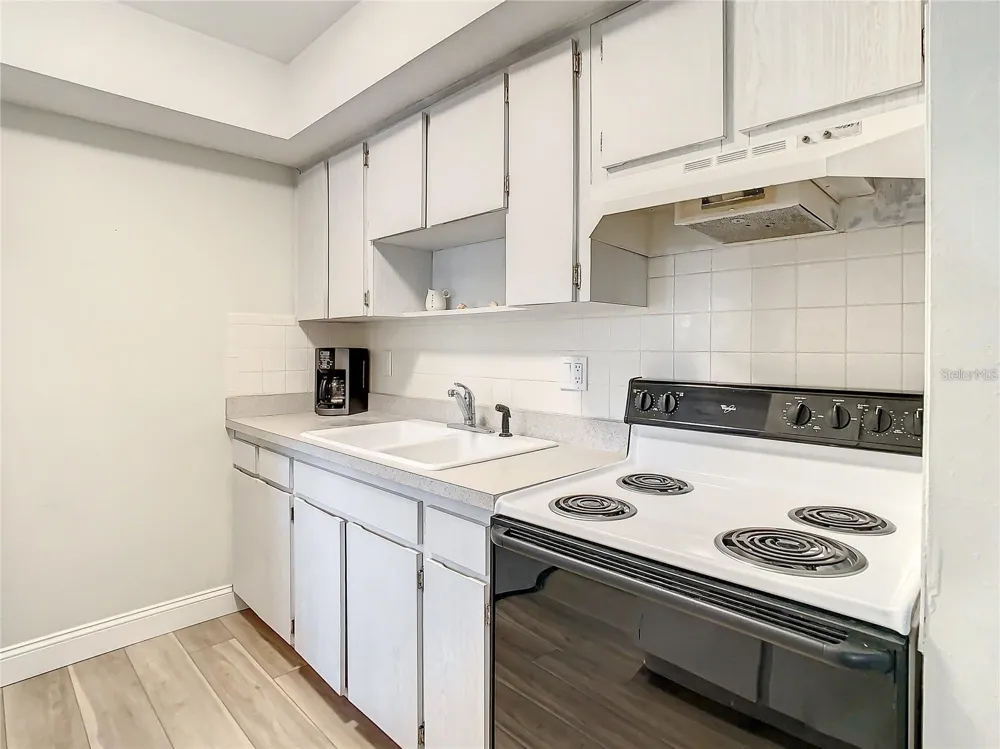 841 PATRICIA AVENUE #103 Dunedin, FL 34698