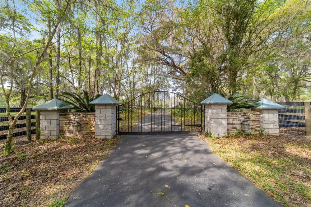 16638 HIGHWAY 329 Reddick, FL 32686