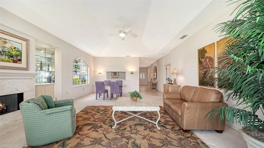3864 CHATSWORTH GREENE COURT #10 Sarasota, FL 34235