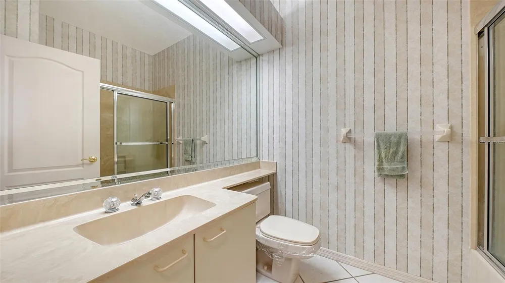 3864 CHATSWORTH GREENE COURT #10 Sarasota, FL 34235