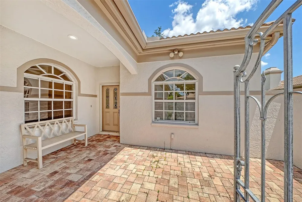 3864 CHATSWORTH GREENE COURT #10 Sarasota, FL 34235