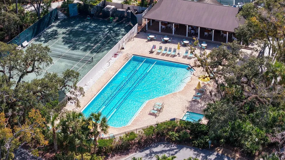 3864 CHATSWORTH GREENE COURT #10 Sarasota, FL 34235