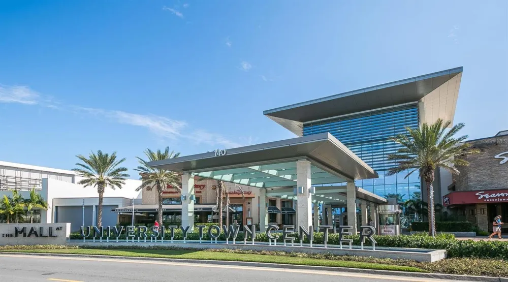 3864 CHATSWORTH GREENE COURT #10 Sarasota, FL 34235