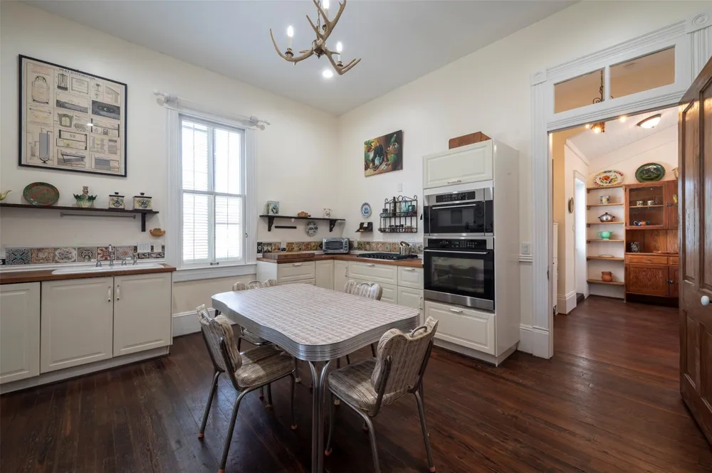 2622 Ursuline Street Galveston, TX 77550