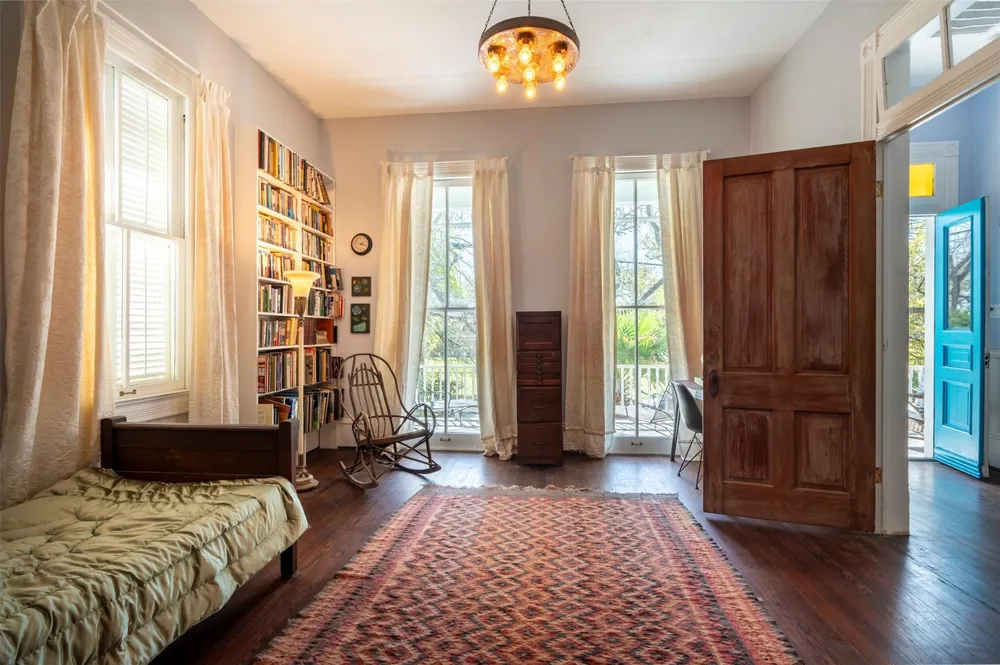 2622 Ursuline Street Galveston, TX 77550