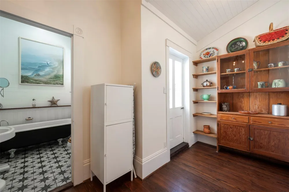 2622 Ursuline Street Galveston, TX 77550