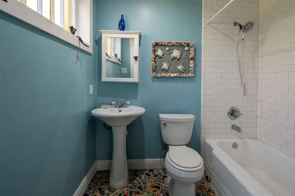 2622 Ursuline Street Galveston, TX 77550