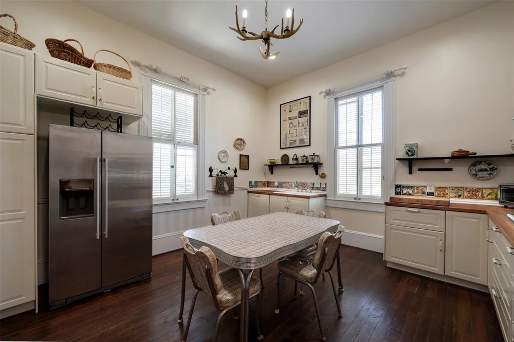 2622 Ursuline Street Galveston, TX 77550