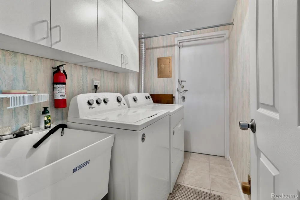 29876 City Center Drive #4 Warren City, MI 48093