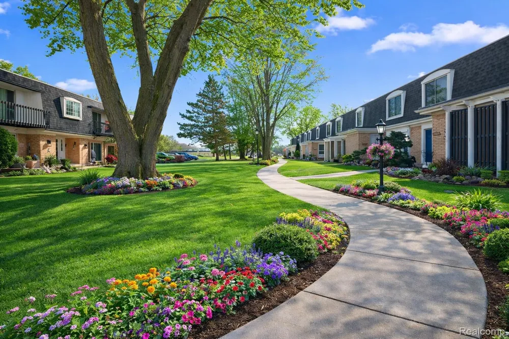 29876 City Center Drive #4 Warren City, MI 48093