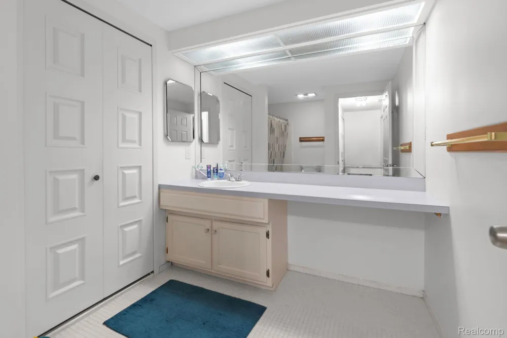29876 City Center Drive #4 Warren City, MI 48093