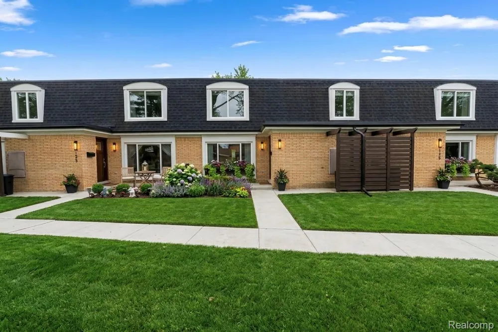 29876 City Center Drive #4 Warren City, MI 48093