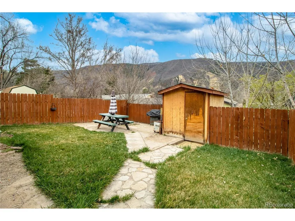 1525 Bennett Avenue Glenwood Springs, CO 81601
