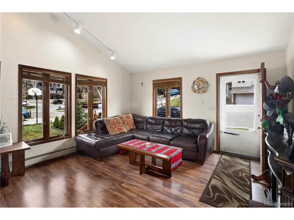 1525 Bennett Avenue Glenwood Springs, CO 81601