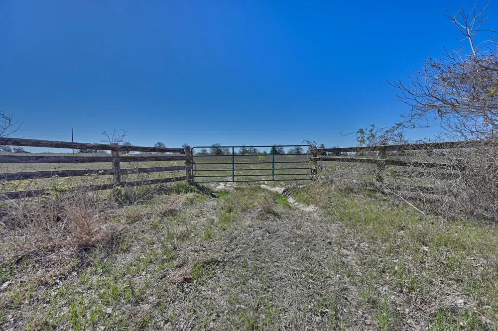 Cr 406 Gonzales, TX 78629