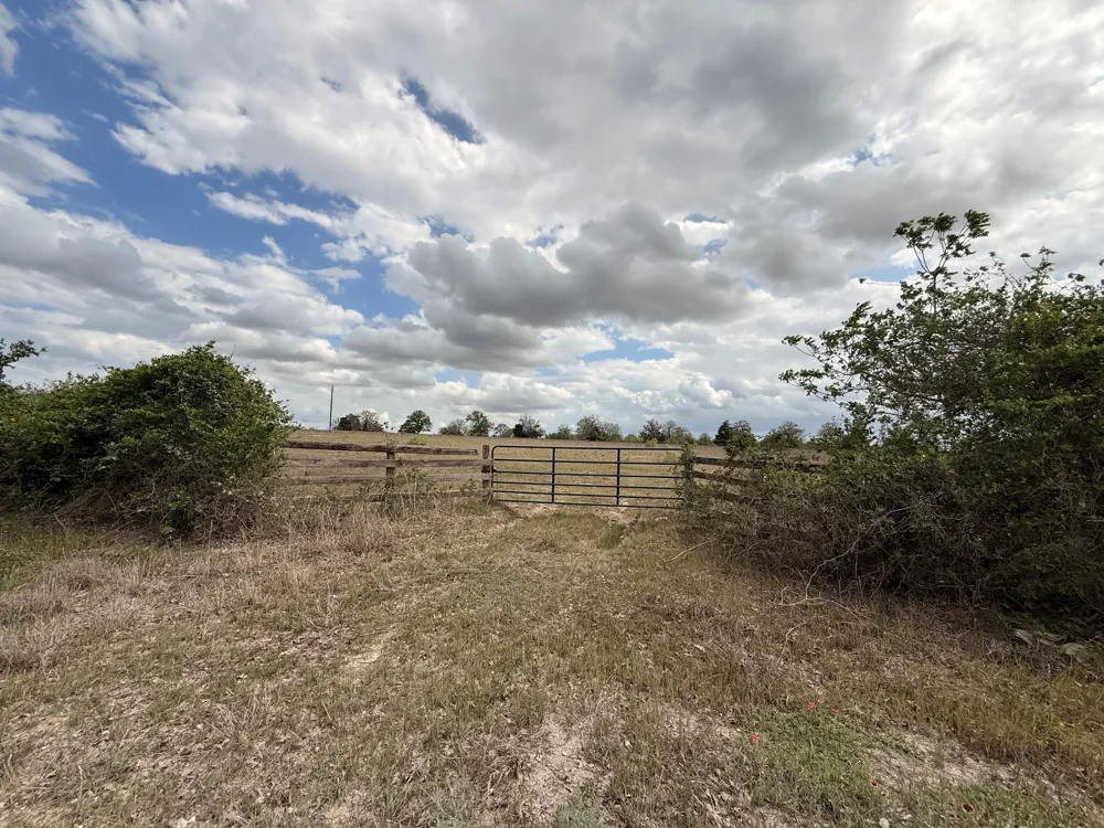 Cr 406 Gonzales, TX 78629