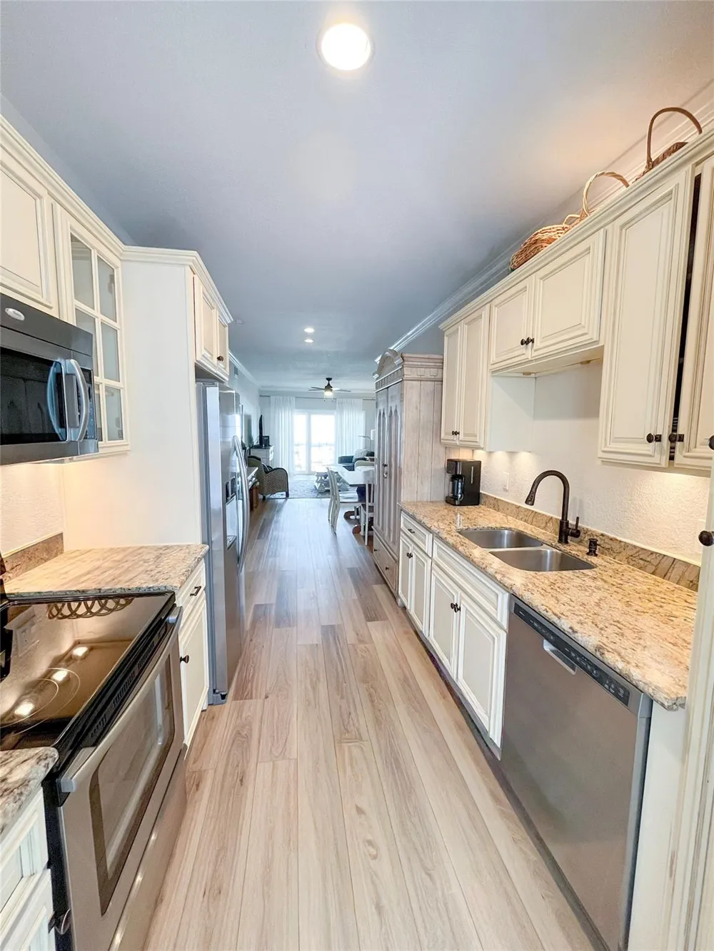 7000 Seawall Blvd #1021 Galveston, TX 77551