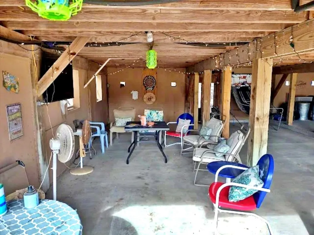 1085 Reeves Road Garwood, TX 77442