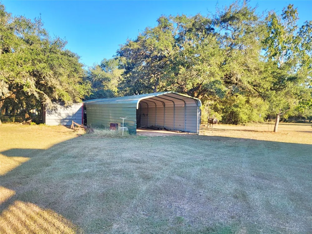 1085 Reeves Road Garwood, TX 77442