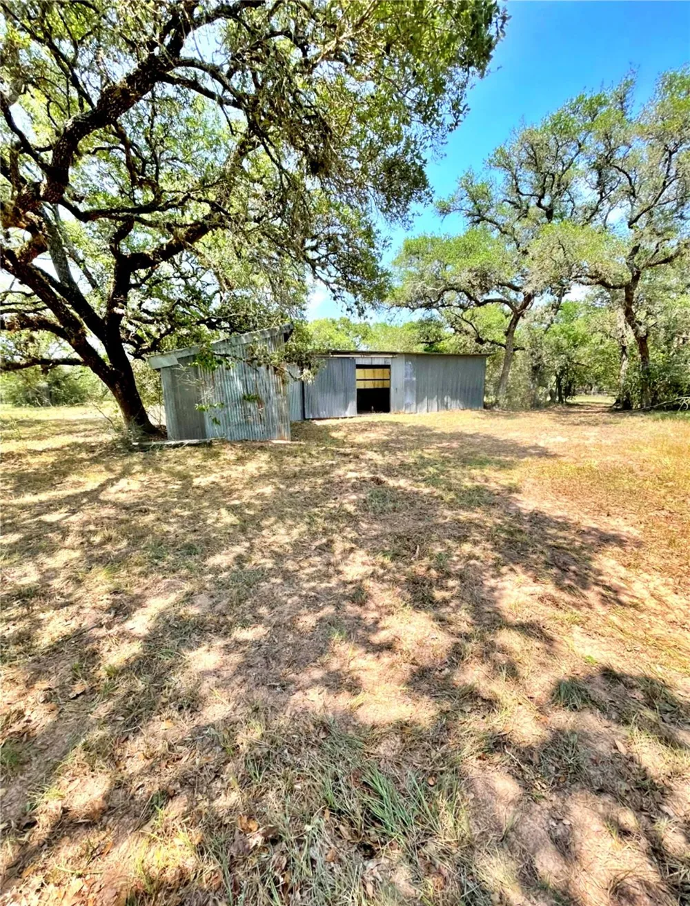 1085 Reeves Road Garwood, TX 77442