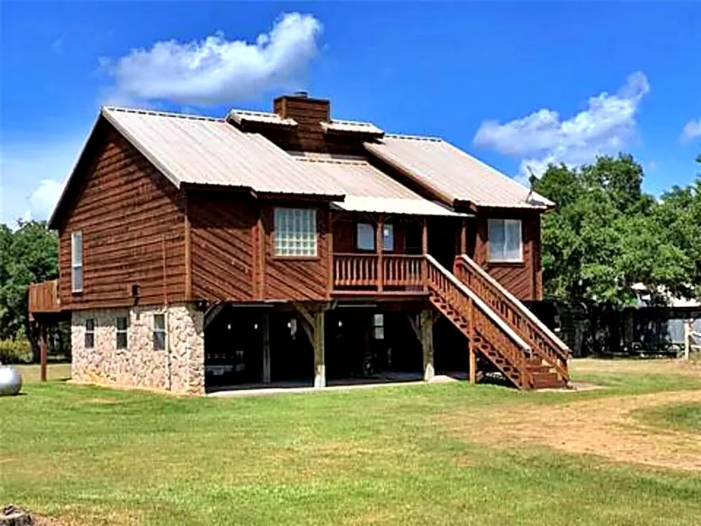 1085 Reeves Road Garwood, TX 77442