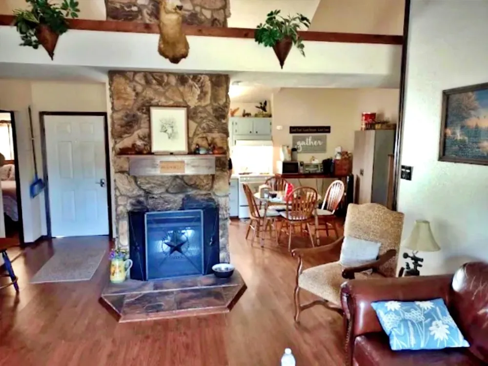 1085 Reeves Road Garwood, TX 77442