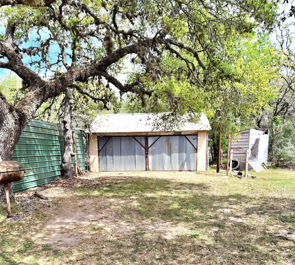 1085 Reeves Road Garwood, TX 77442