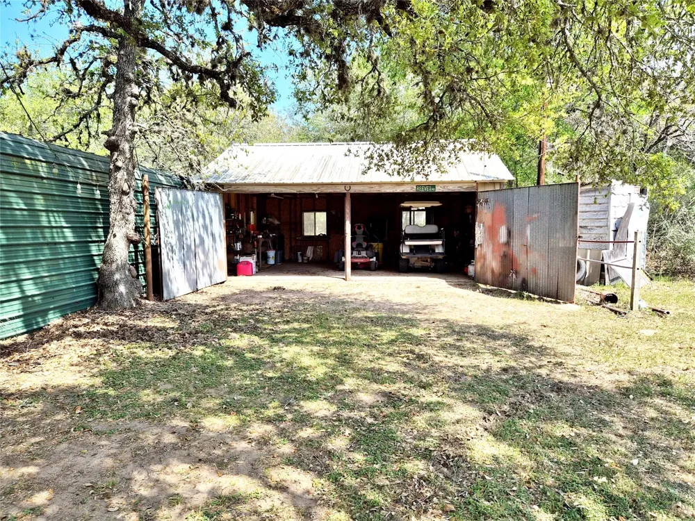 1085 Reeves Road Garwood, TX 77442