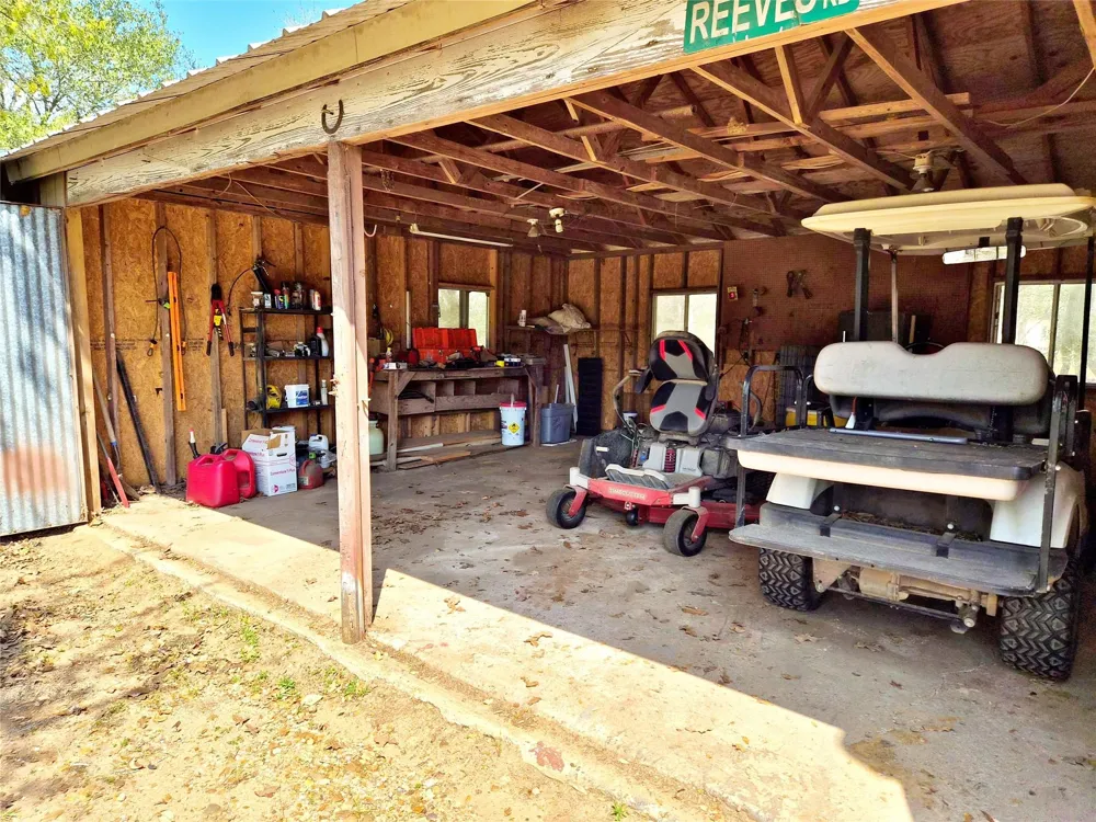 1085 Reeves Road Garwood, TX 77442