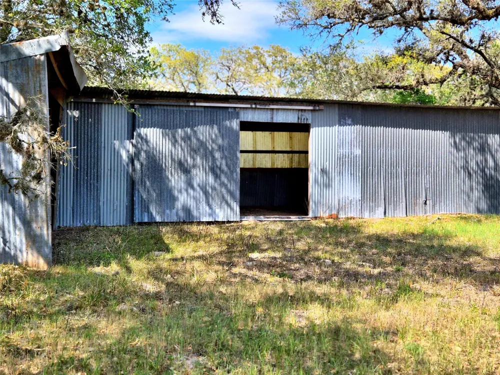 1085 Reeves Road Garwood, TX 77442