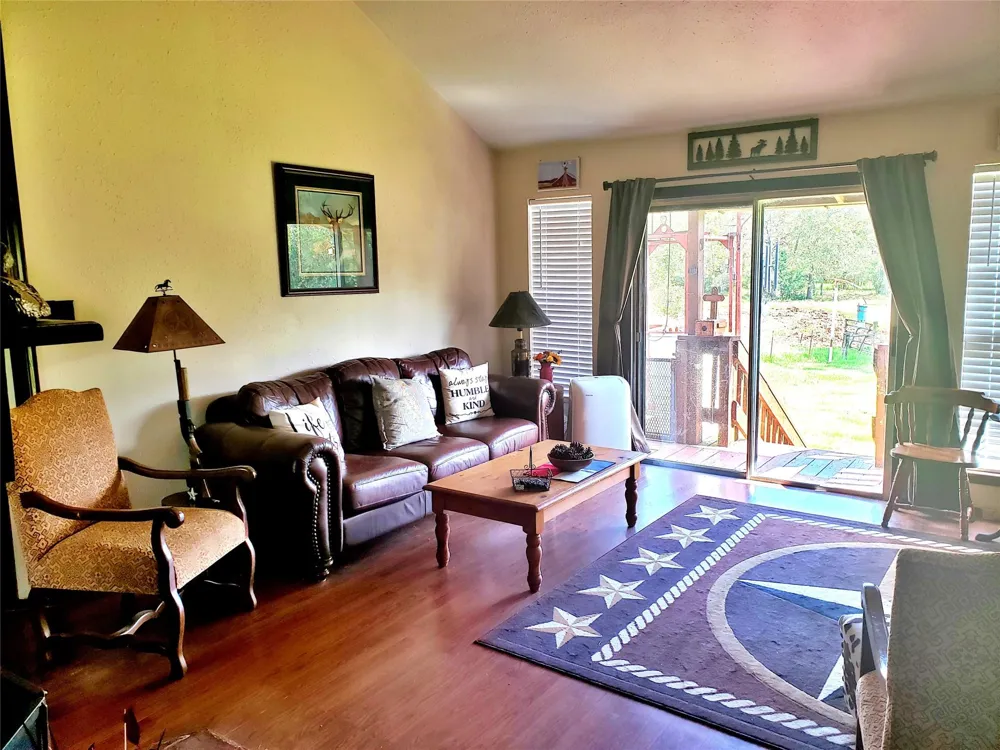 1085 Reeves Road Garwood, TX 77442