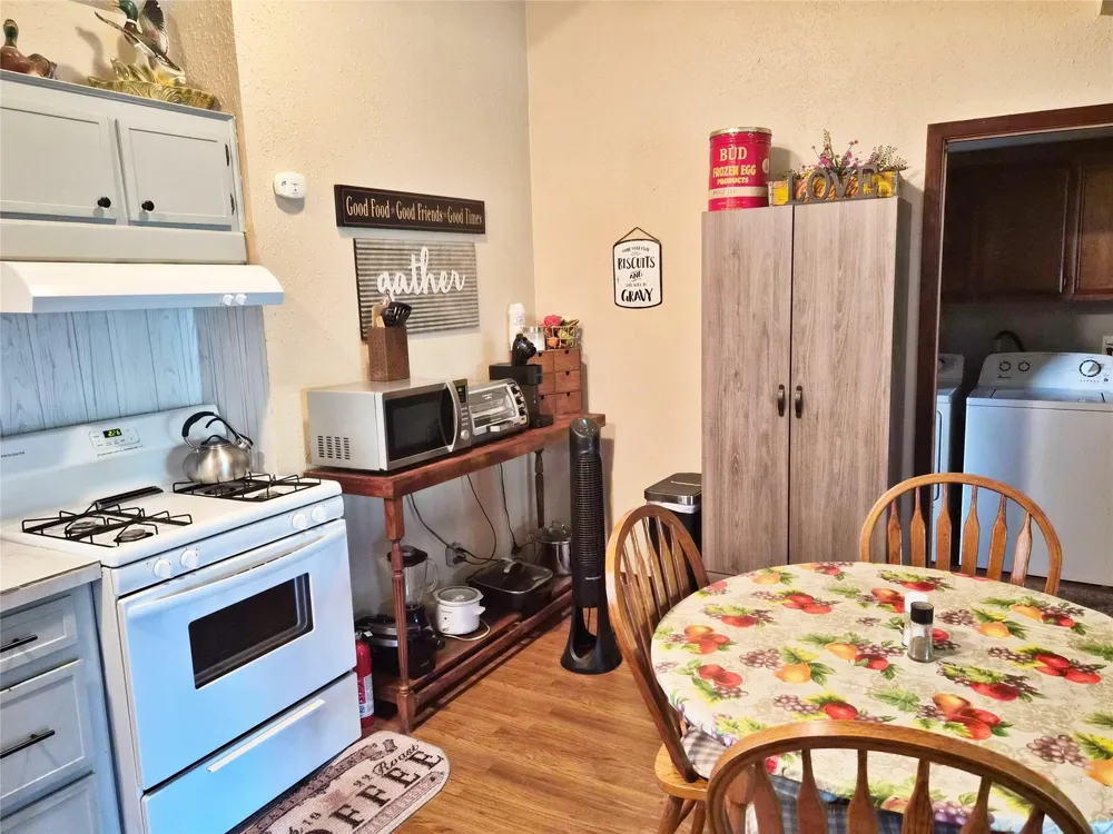 1085 Reeves Road Garwood, TX 77442