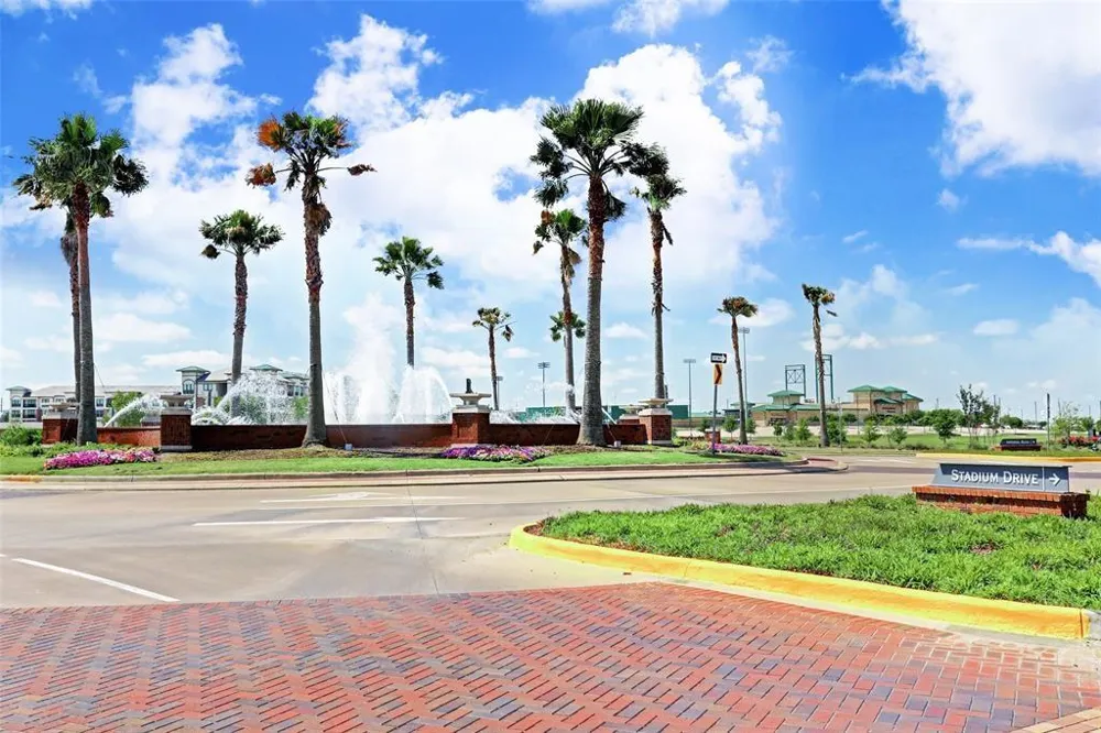 106 Stadium Drive Sugar Land, TX 77498
