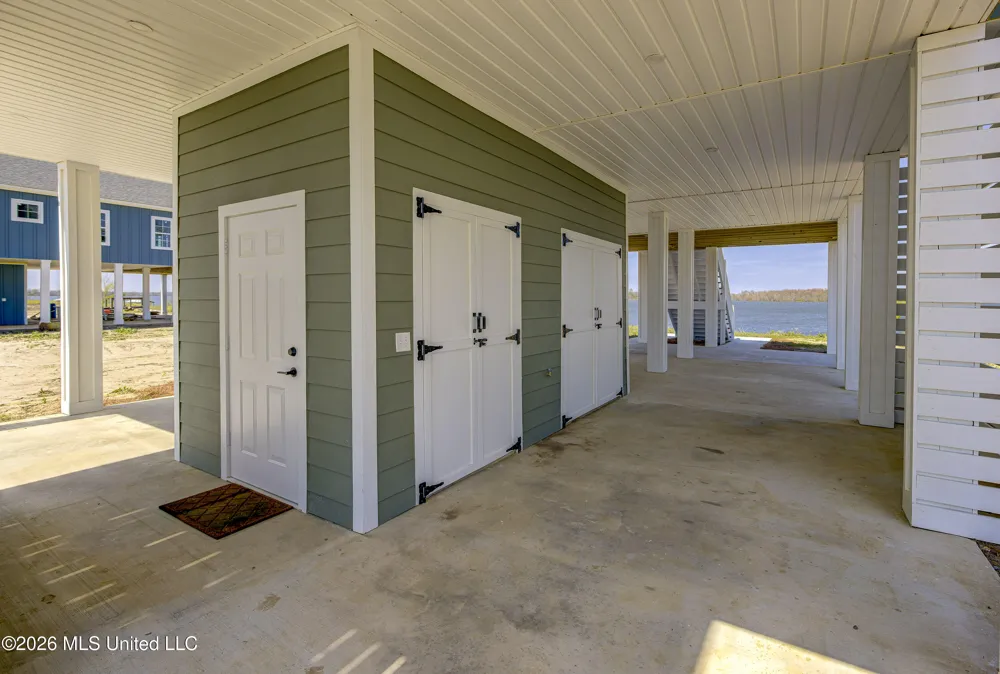 2410 Eagle Lake Shore Road Vicksburg, MS 39183