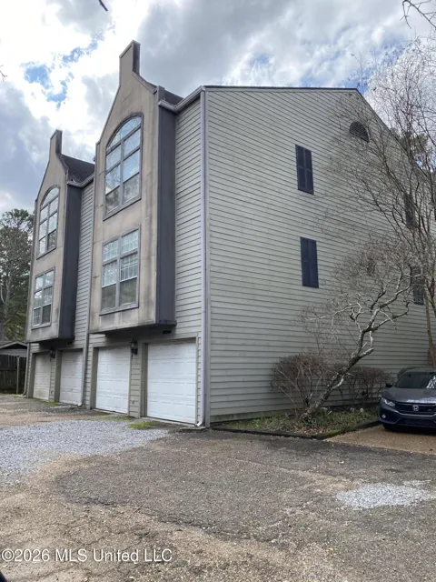 1313 Roxbury Court