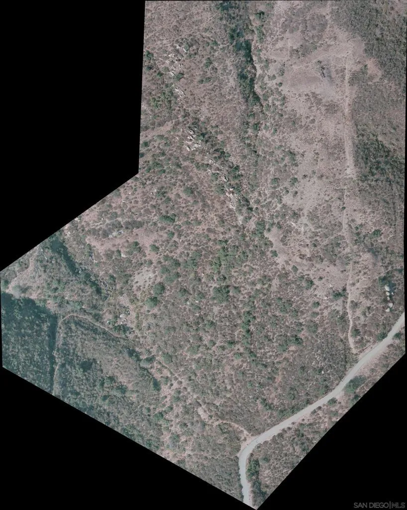 Summit Crest Dr El Cajon, CA 92021