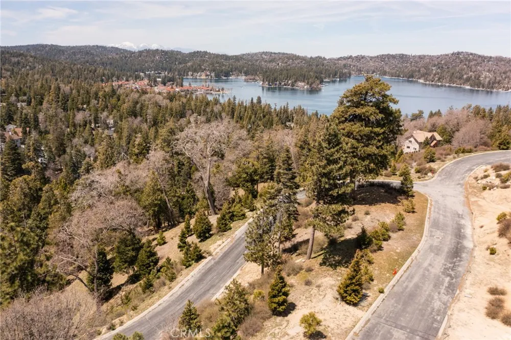 226 Hidden Forest Road Lake Arrowhead, CA 92352