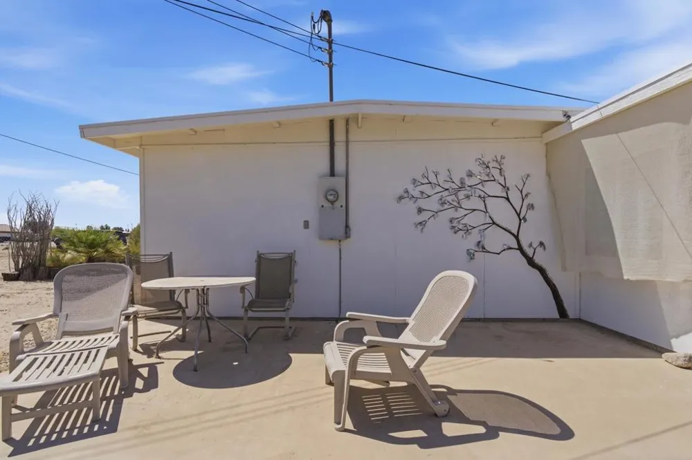994 Sea Crest Place Thermal, CA 92274