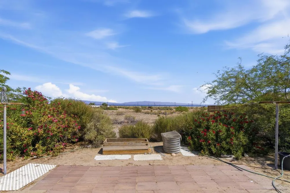 994 Sea Crest Place Thermal, CA 92274