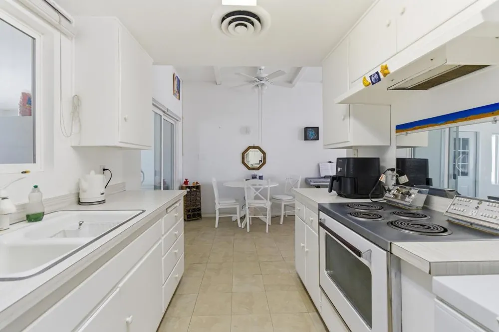 994 Sea Crest Place Thermal, CA 92274