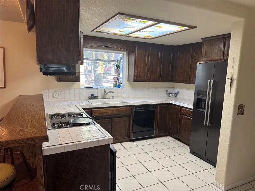 21564 Jobs Peak Cedarpines Park, CA 92322