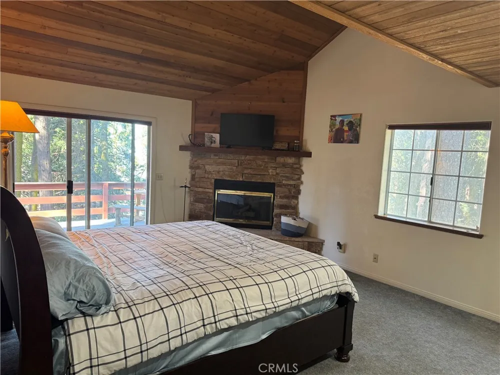 21564 Jobs Peak Cedarpines Park, CA 92322