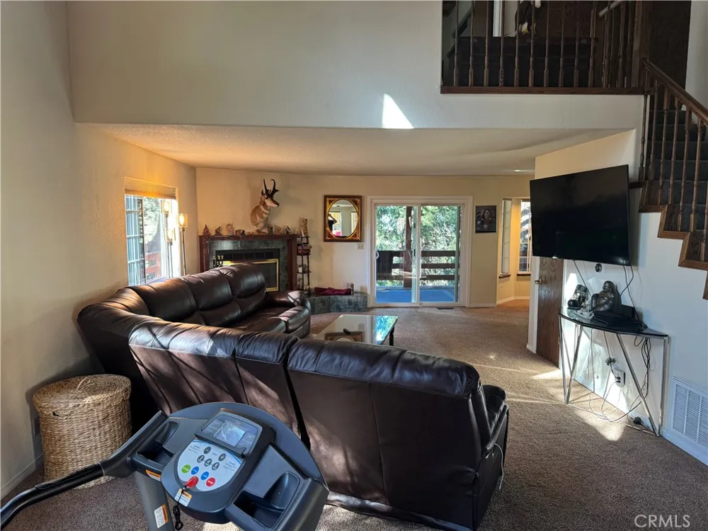 21564 Jobs Peak Cedarpines Park, CA 92322