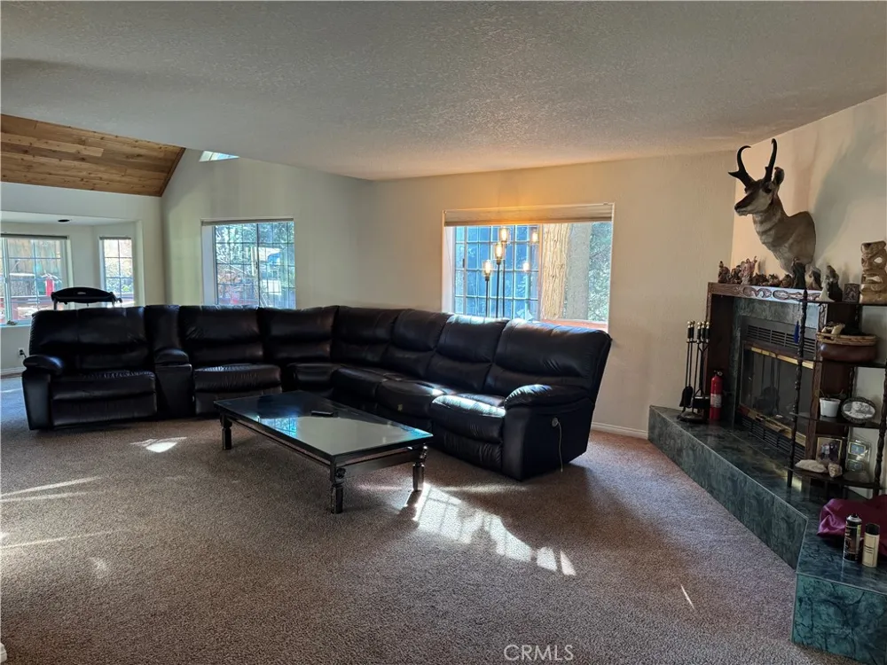 21564 Jobs Peak Cedarpines Park, CA 92322
