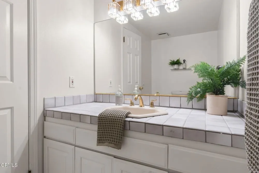 1689 Amador Lane Newbury Park, CA 91320
